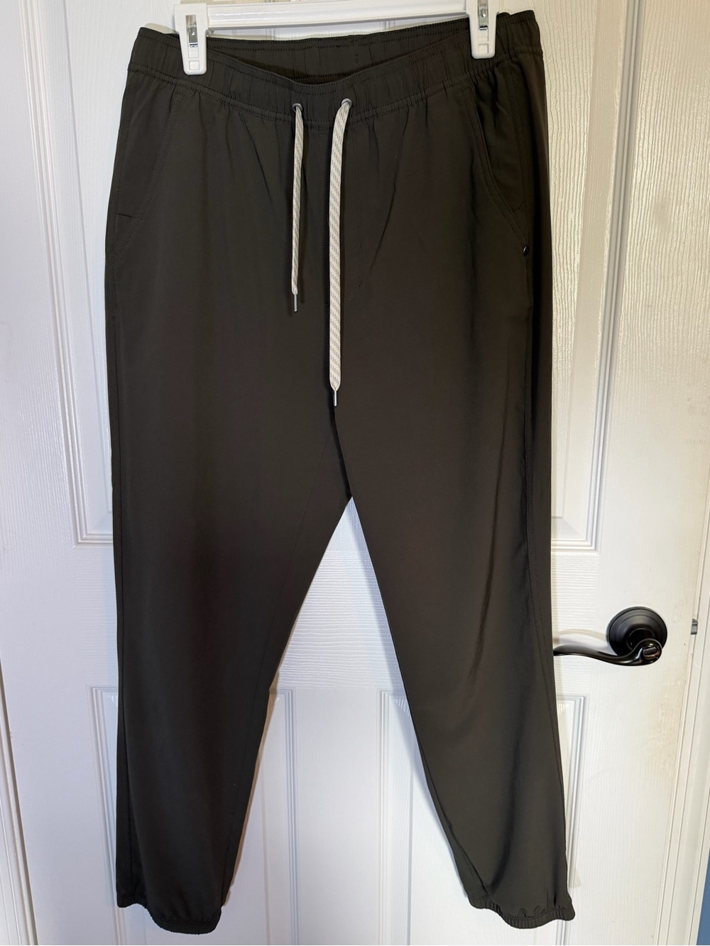 Vuori Kore Men's Grey Charcoal Performance Jogger Pants 28” inseam 32” waist - Picture 5 of 8